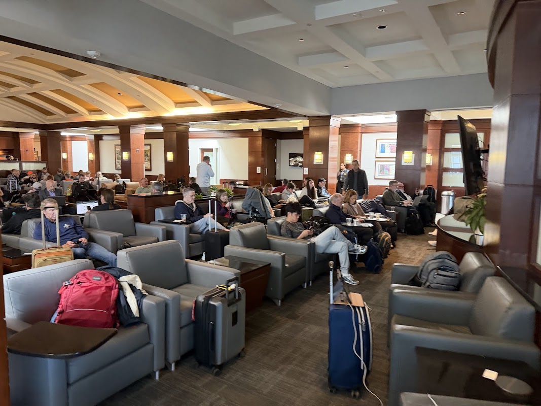 AA Admirals Club CLT (Concourse D)