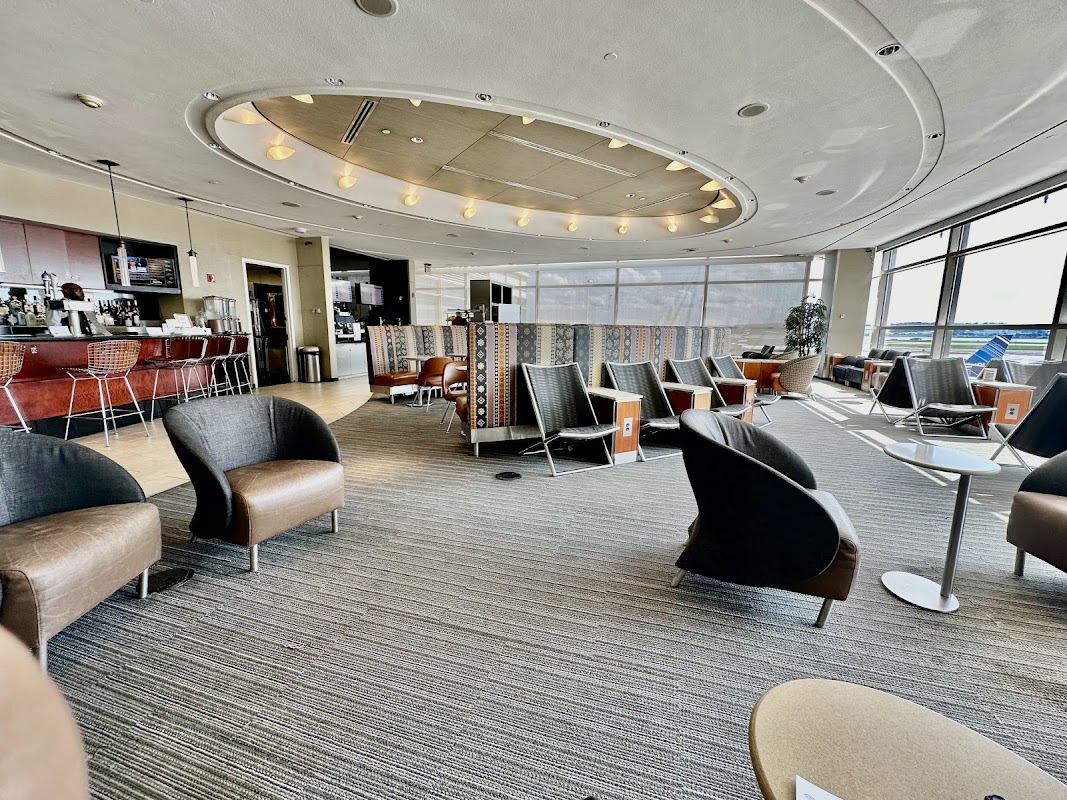 American Airlines Admirals Club DCA (Concourse E)