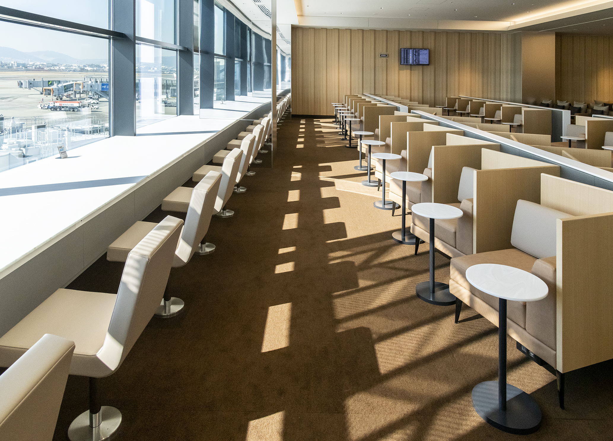 ANA LOUNGE