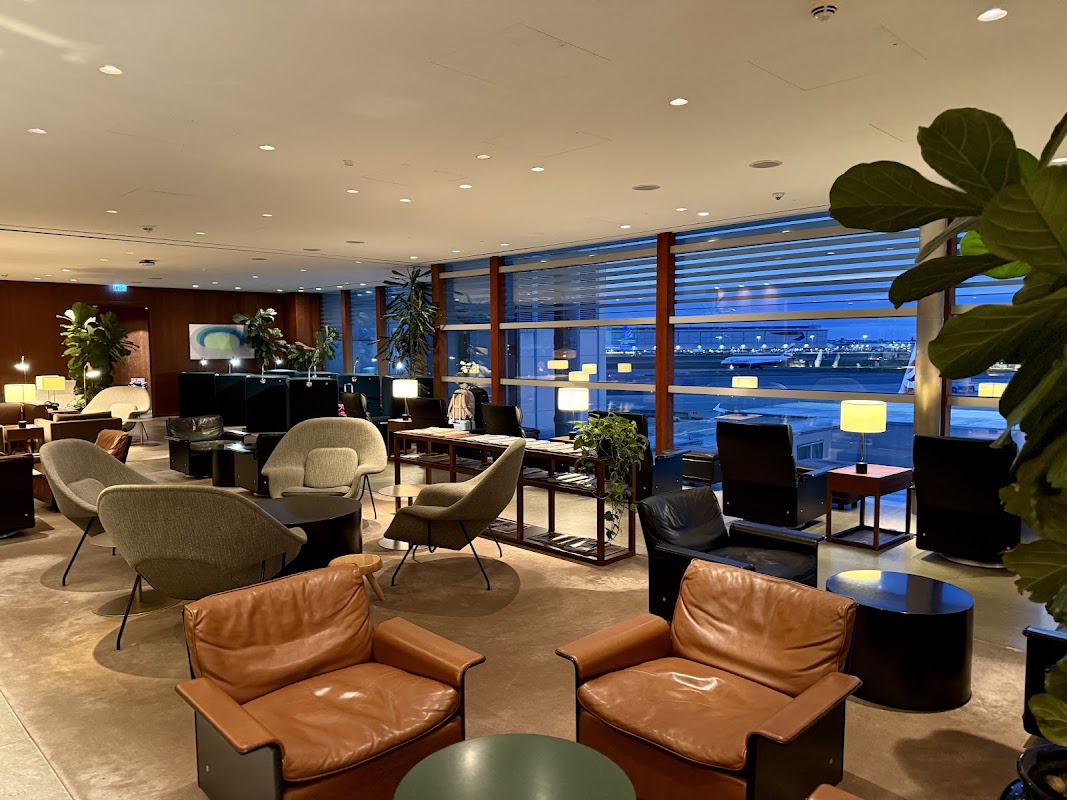 Cathay Pacific Business Lounge T3