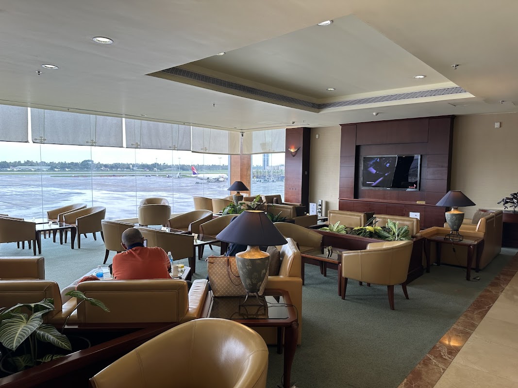 Emirates Lounge CMB