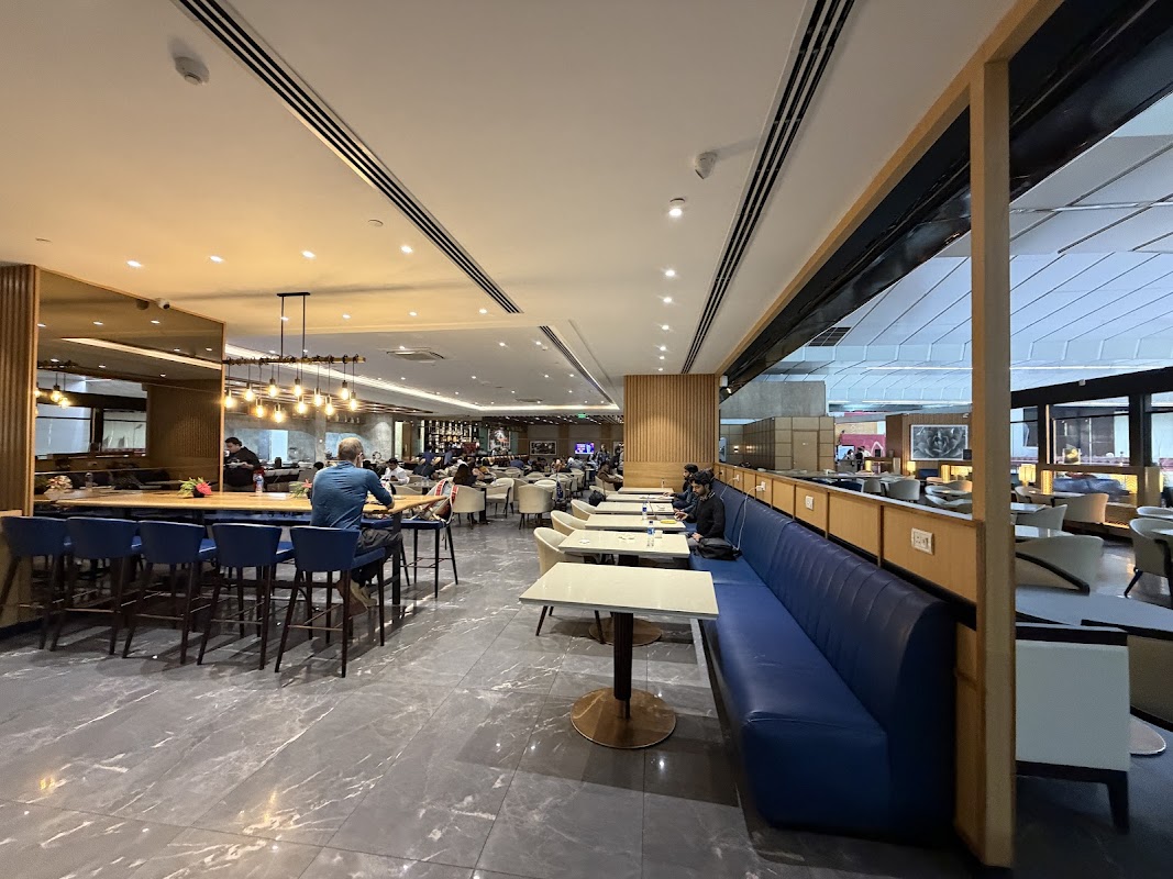 Encalm Lounge DEL T3 International