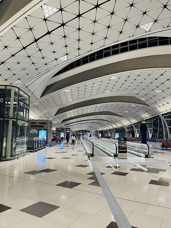 Hong Kong Airlines Club Autus HKG T1