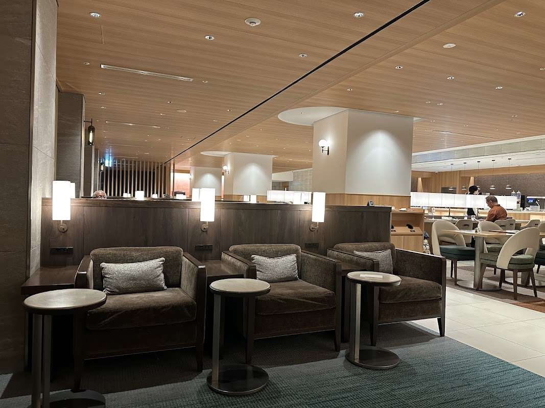 JAL First Class Lounge ITM