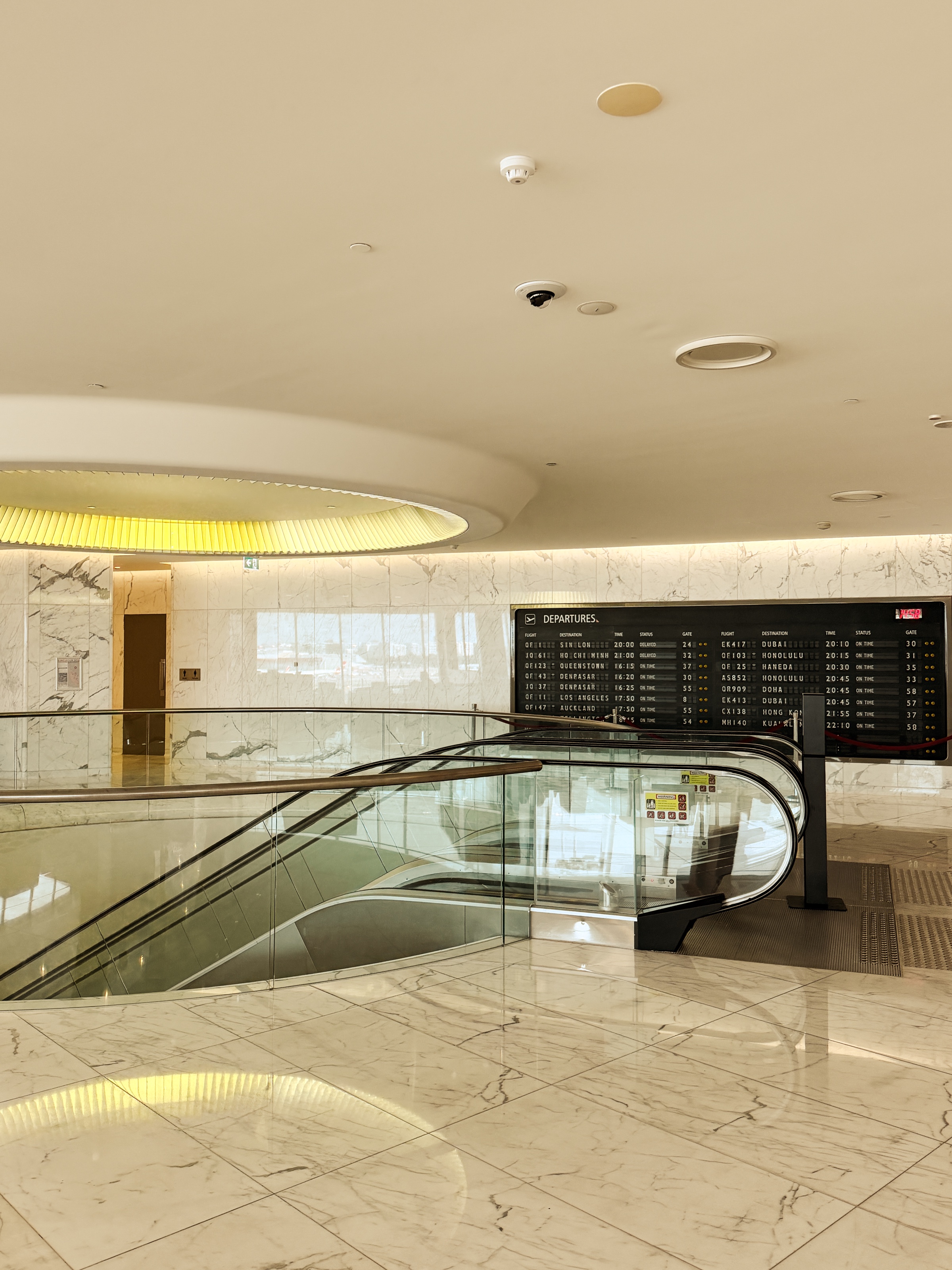 Qantas International First Lounge SYD T1 — photo 3 of 4