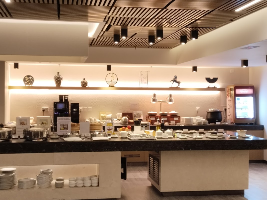 Singapore Airlines SilverKris Lounge HKG T1