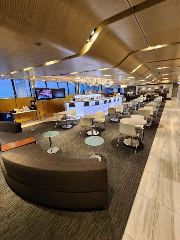 United Club ORD T2 (F9)